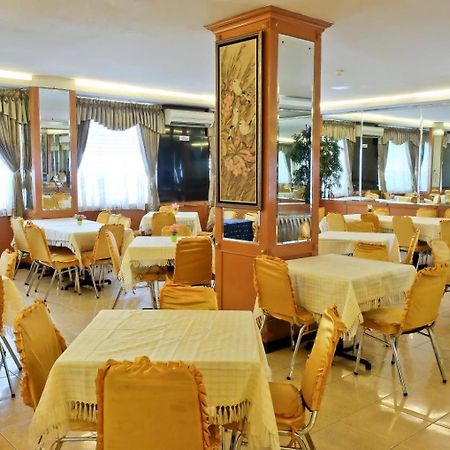 Plaza Hotel Harco Mangga Dua Джакарта Екстериор снимка
