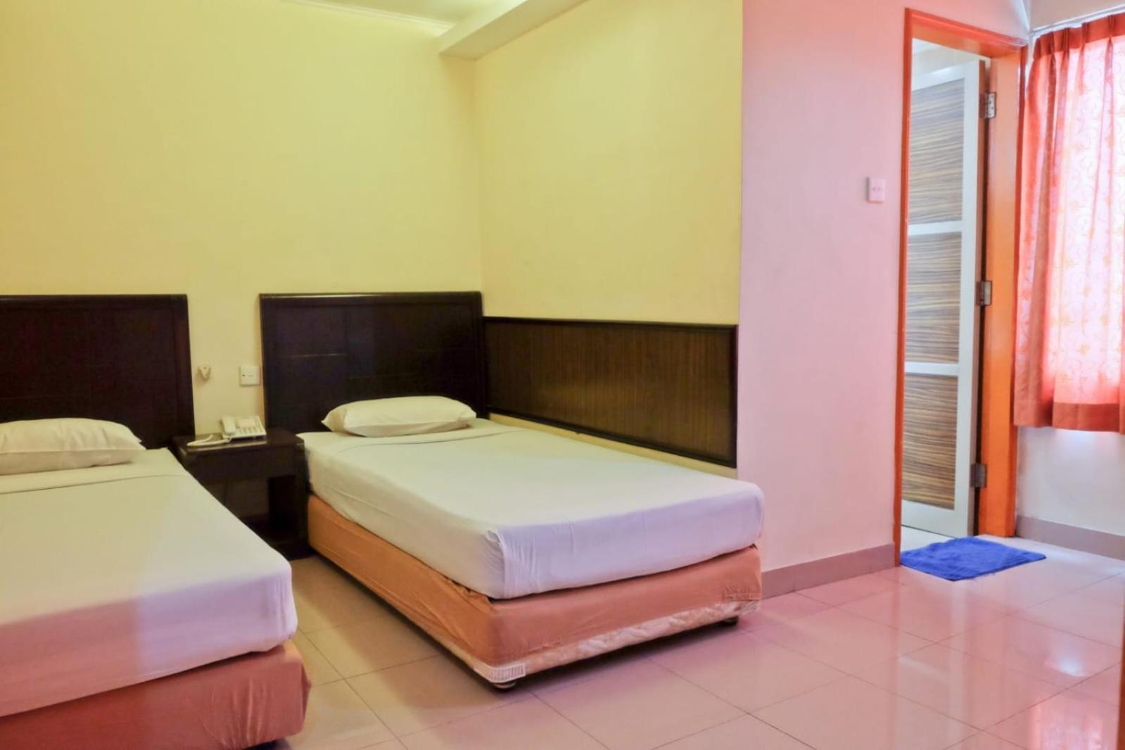 Plaza Hotel Harco Mangga Dua Джакарта Екстериор снимка