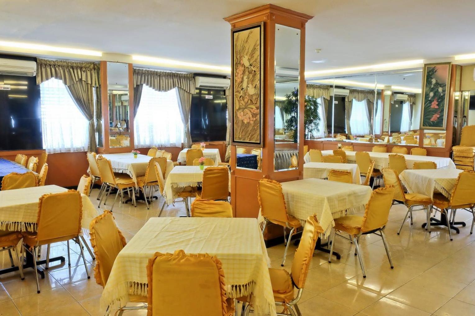 Plaza Hotel Harco Mangga Dua Джакарта Екстериор снимка