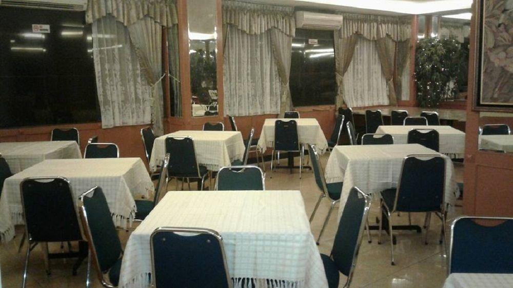 Plaza Hotel Harco Mangga Dua Джакарта Екстериор снимка