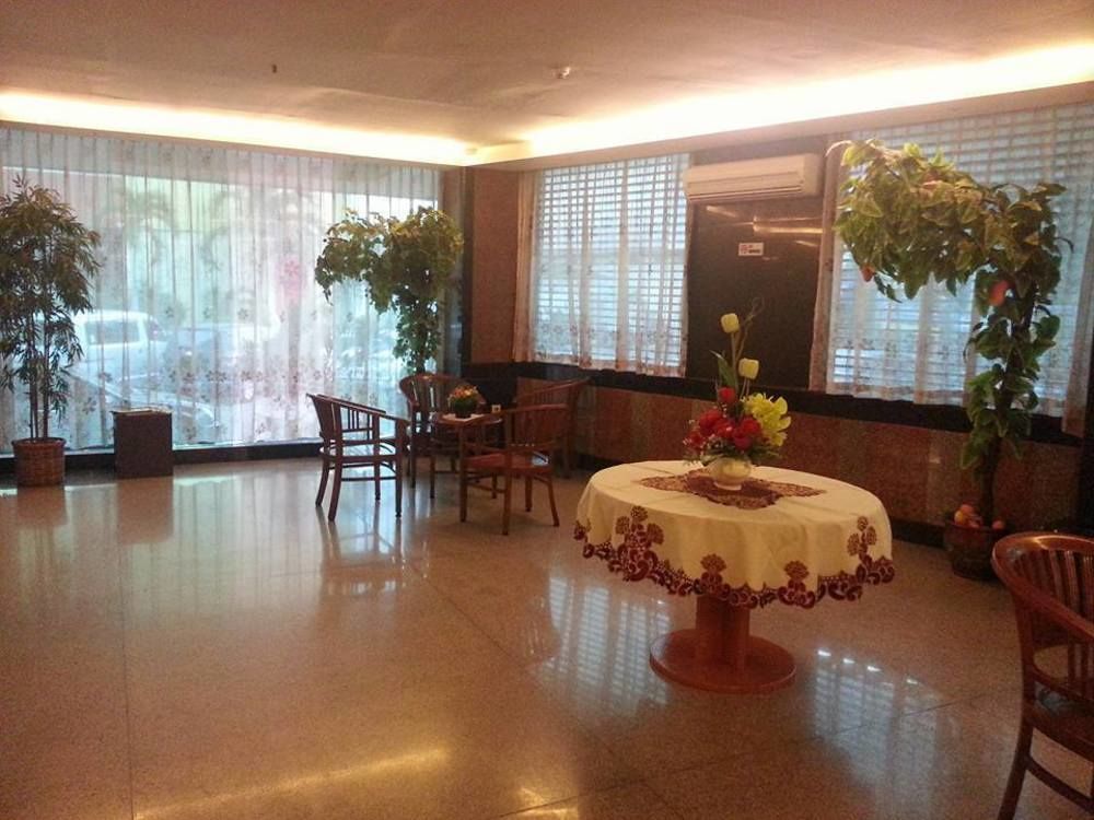 Plaza Hotel Harco Mangga Dua Джакарта Екстериор снимка