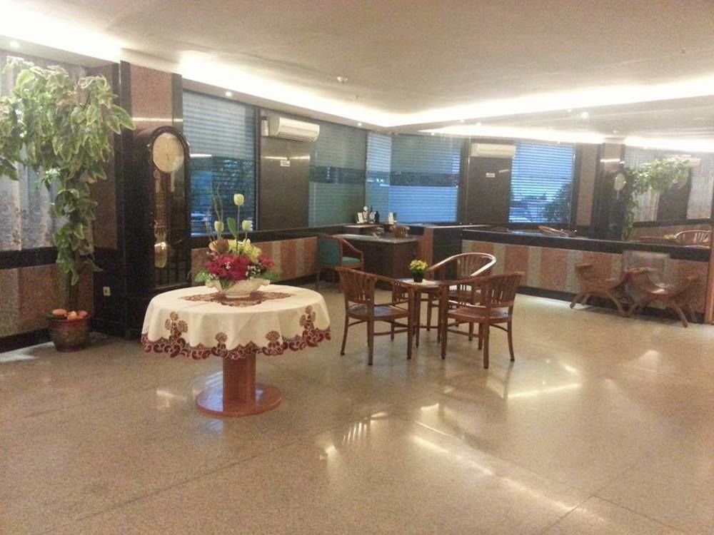 Plaza Hotel Harco Mangga Dua Джакарта Екстериор снимка