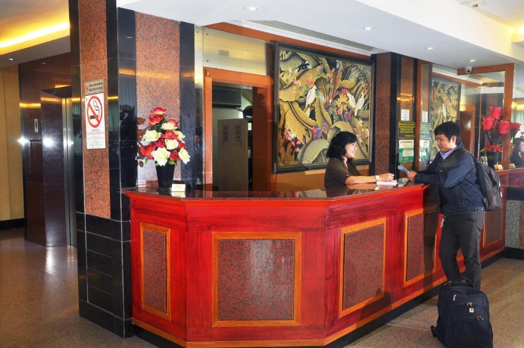 Plaza Hotel Harco Mangga Dua Джакарта Екстериор снимка