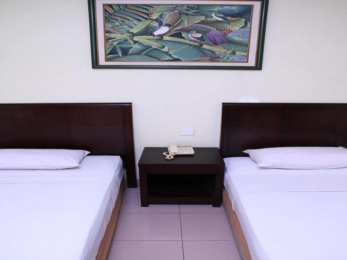 Plaza Hotel Harco Mangga Dua Джакарта Екстериор снимка