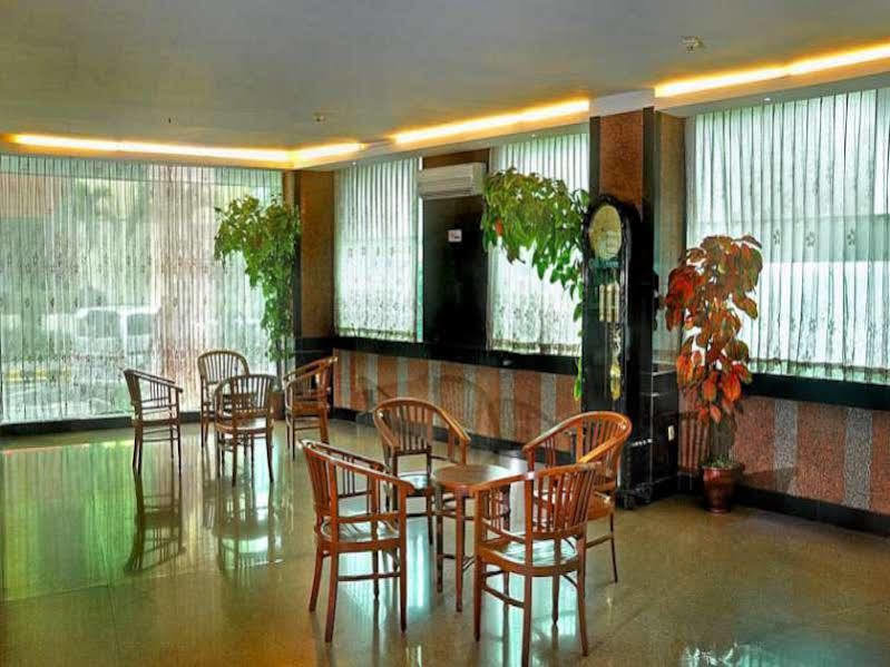 Plaza Hotel Harco Mangga Dua Джакарта Екстериор снимка
