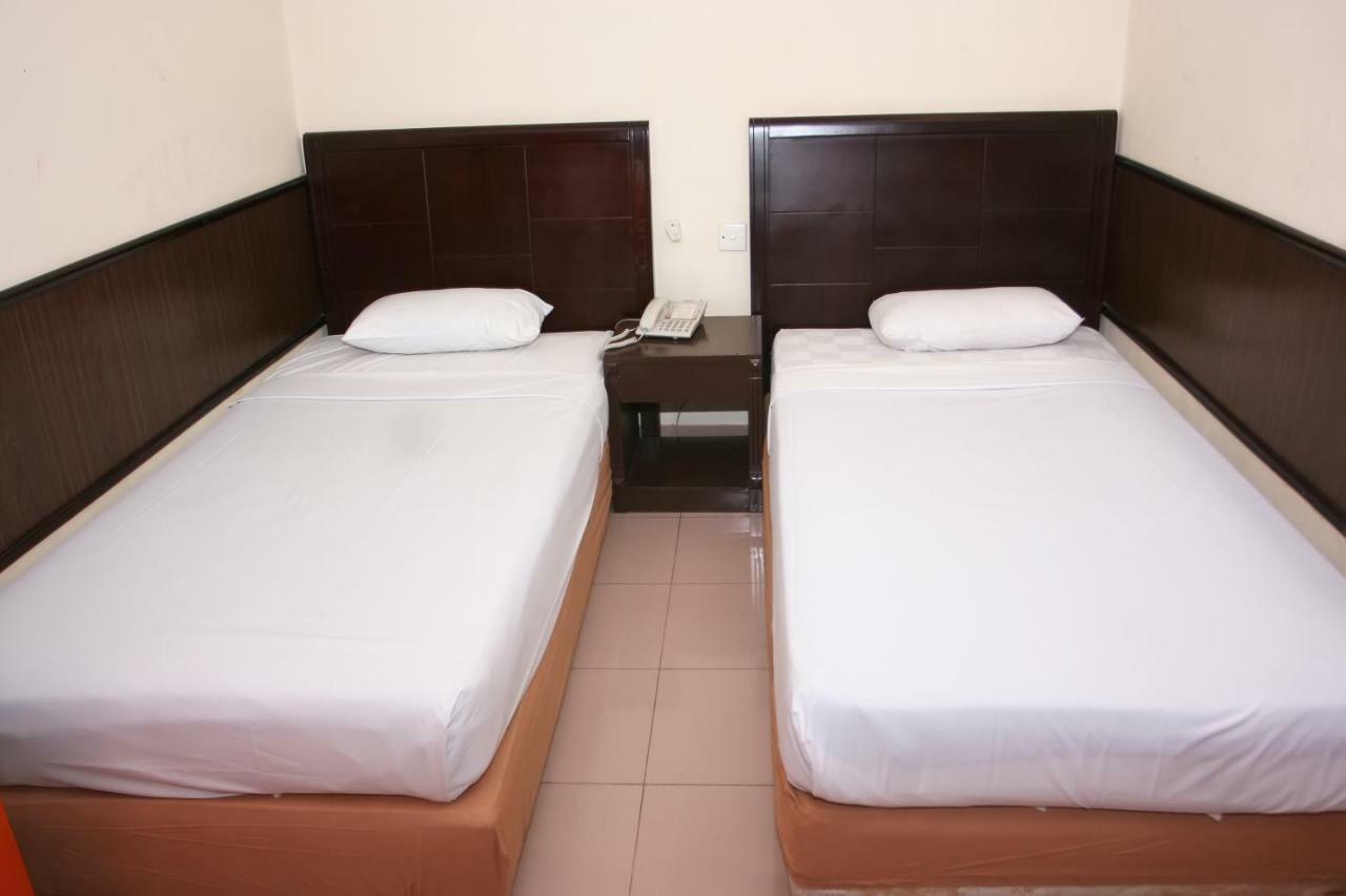 Plaza Hotel Harco Mangga Dua Джакарта Екстериор снимка
