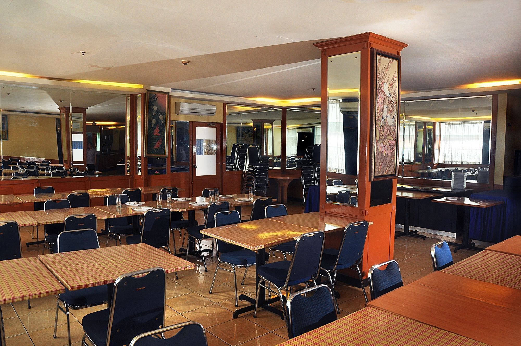 Plaza Hotel Harco Mangga Dua Джакарта Екстериор снимка