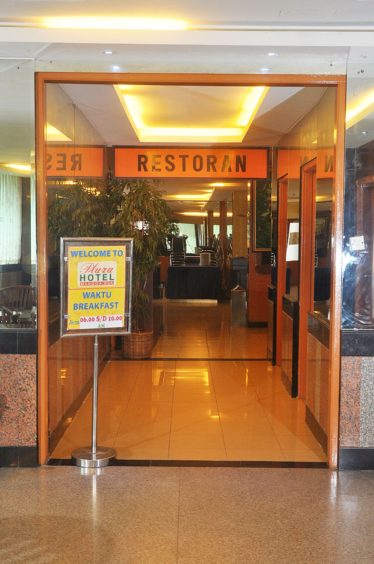 Plaza Hotel Harco Mangga Dua Джакарта Екстериор снимка