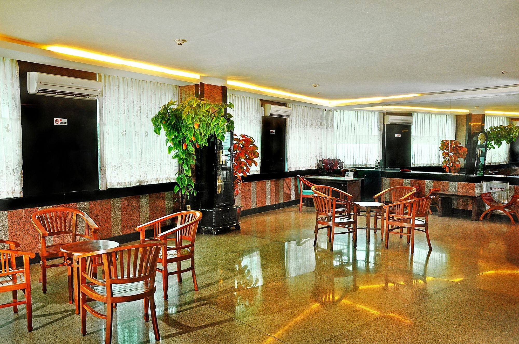 Plaza Hotel Harco Mangga Dua Джакарта Екстериор снимка