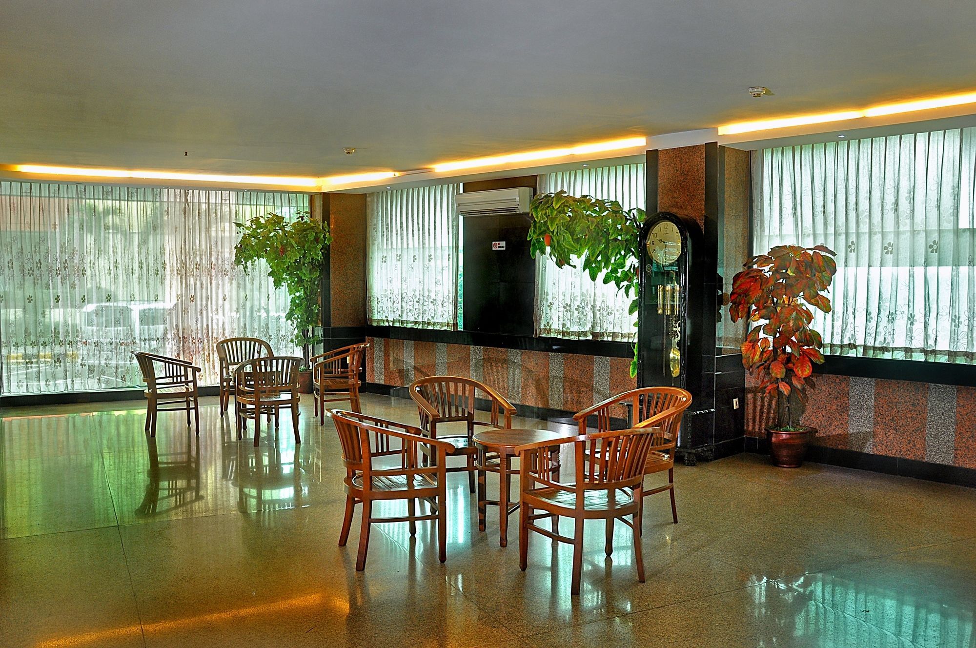Plaza Hotel Harco Mangga Dua Джакарта Екстериор снимка